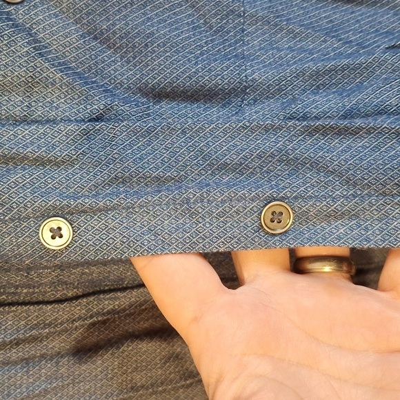 CHRISTOPHER & BANKS SIZE LARGE BUTTON DOWN LONG SLEEVE BLUE - Picture 3 of 7